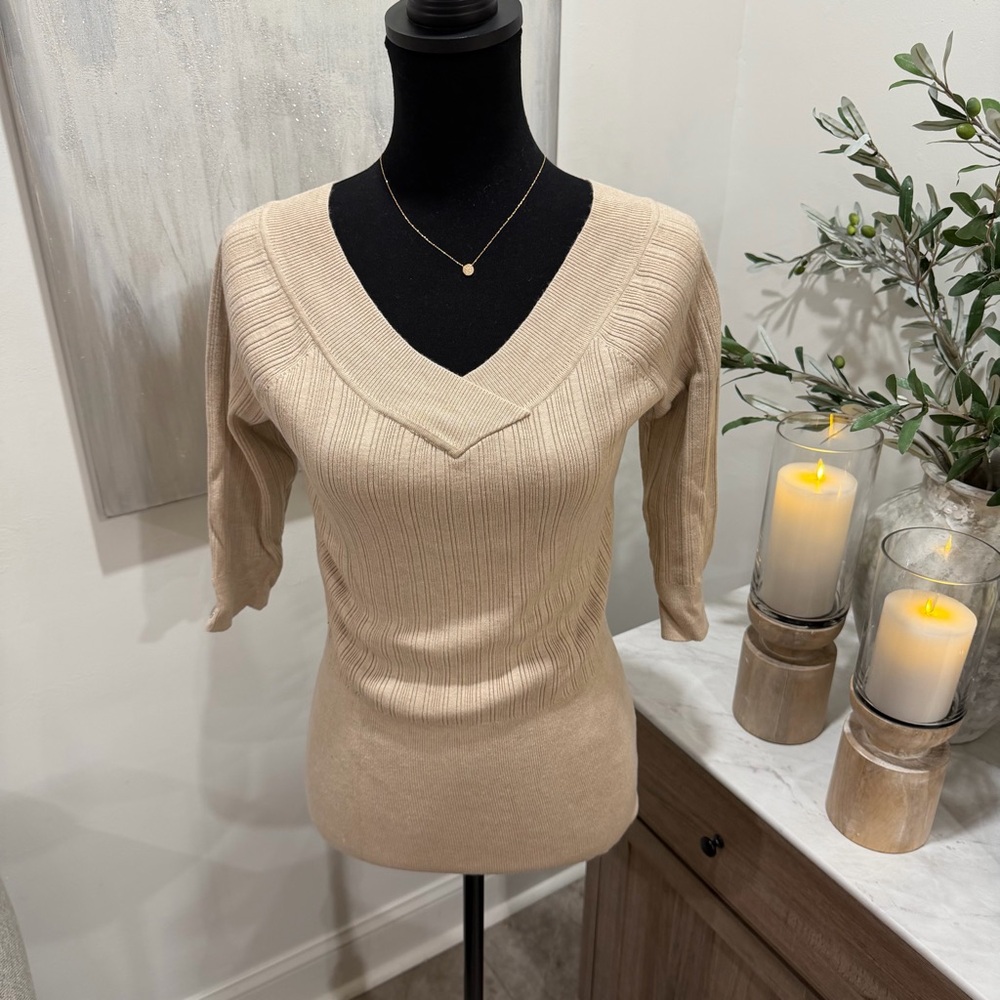 White House Black Market (WHBM) Ribbed V-Neck Sweater in heather beige